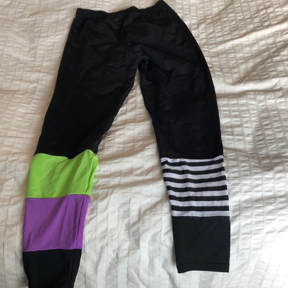 Super cute color block leggings!